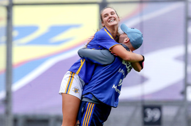 caitlin-kennedy-celebrate-after-the-game-with-manager-shane-ronayne