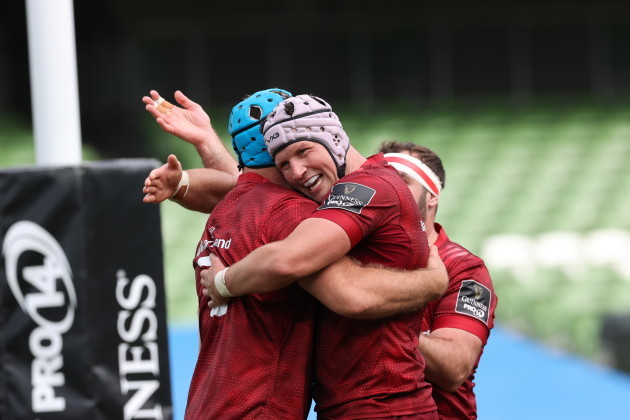 tadhg-beirne-celebrates-with-fineen-wycherley-after-scoring-a-try
