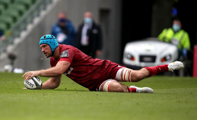 tadhg-beirne-scores-a-try