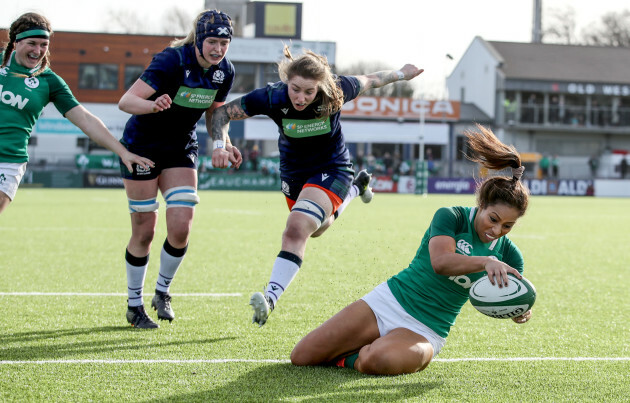 sene-naoupu-scores-a-try