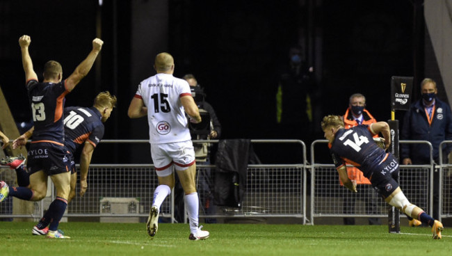 mark-bennett-celebrates-as-darcy-graham-scores-a-try