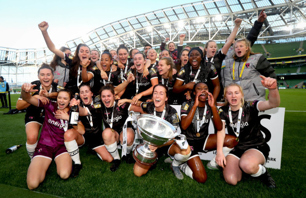 wexford-youths-celebrate-with-the-trophy