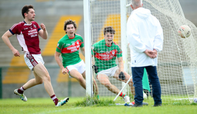 ben-ocarroll-celebrates-scoring-his-sides-second-goal