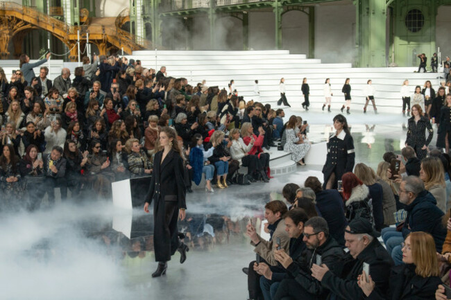 chanel-catwalk-paris-fashion-week-february-2020