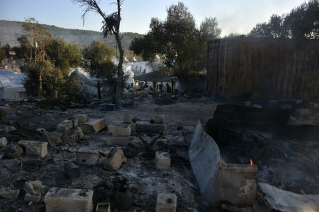 greece-migrant-camp-blaze