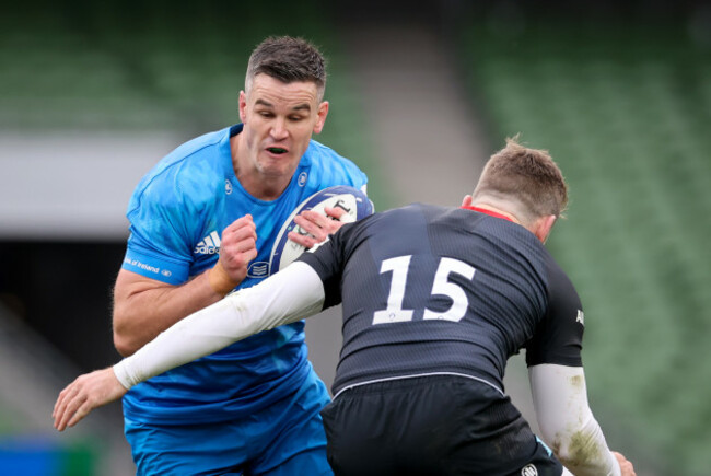 johnny-sexton-comes-up-against-elliot-daly