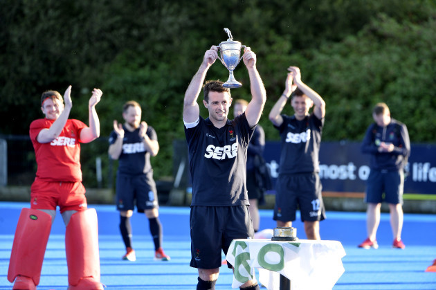 captain-james-corry-lifts-the-senior-cup-win