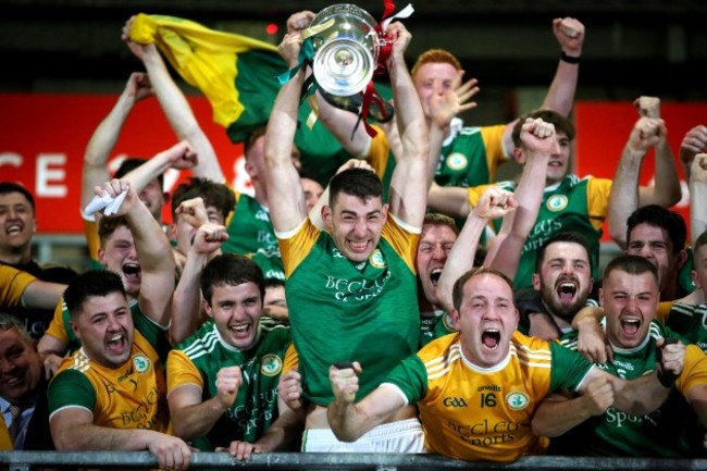 padraig-mcnulty-and-his-team-celebrate-with-the-oneill-cup