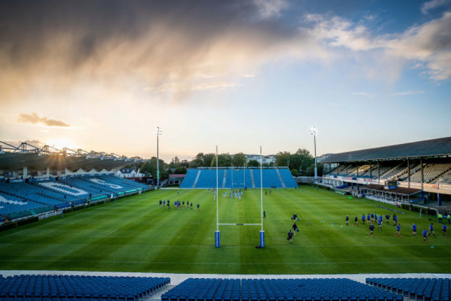 both-teams-warm-up-at-an-empty-rds