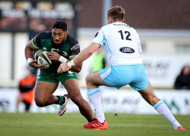 bundee-aki-comes-up-against-nick-grigg