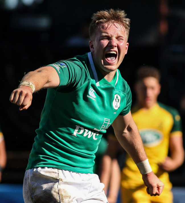 stewart-moore-celebrates-scoring-a-try