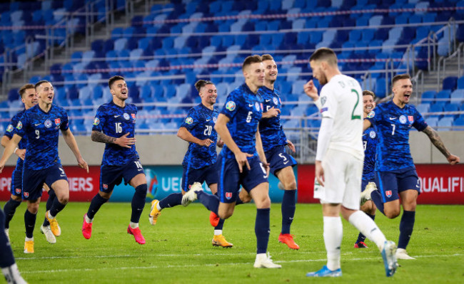 slovakia-celebrate-after-the-game