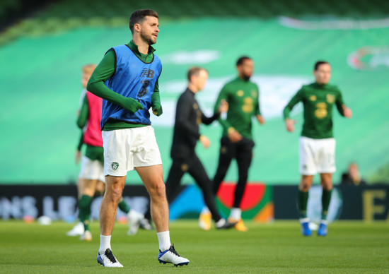 shane-long-during-the-warm-up