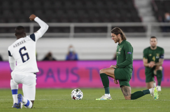 jeff-hendrick-takes-a-knee-before-the-game