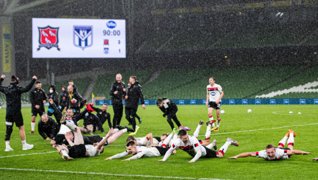 dundalk-celebrate-winning