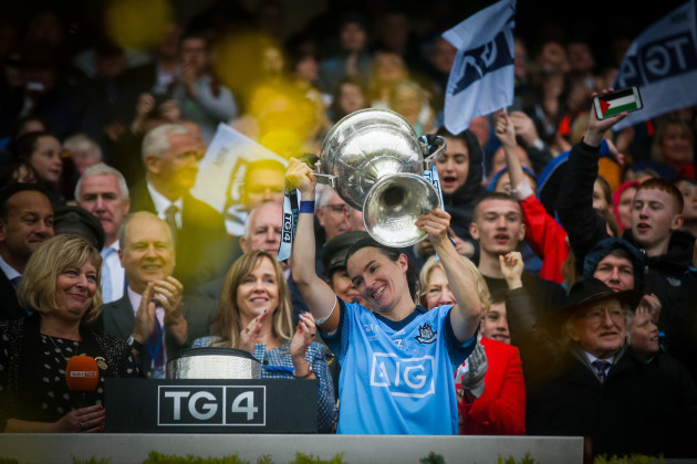 sinead-aherne-lifts-the-brendan-martin-cup