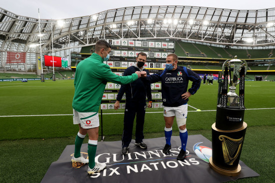 johnny-sexton-with-matthew-carley-and-luca-bigi-at-the-coin-toss