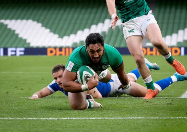 bundee-aki-scores-a-try