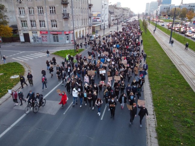 protests-over-abortion-law-continue-poland