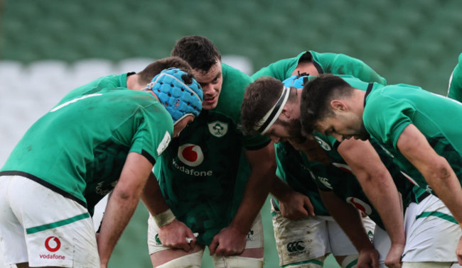 irelands-team-huddle-with-james-ryan