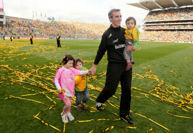 jim-mcguinness-with-his-children-toni-marie-michael-anthony-and-jim-jr-after-the-game