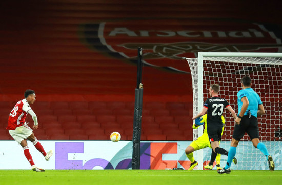 joe-willock-scores-their-second-goal