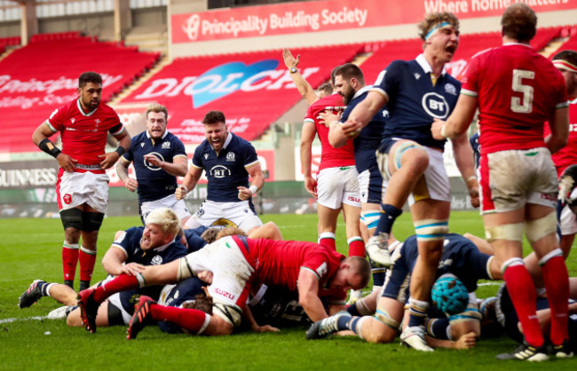 ali-price-celebrates-after-stuart-mcinally-goes-over-for-a-try