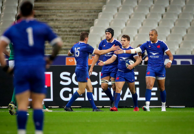antoine-dupont-celebrates-scoring-a-try-with-gael-fickou
