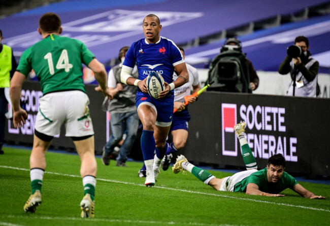 gael-fickou-breaks-away-from-conor-murray