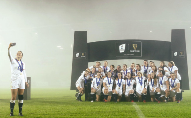 england-players-celebrate-after-winning-the-womens-six-nations-championship