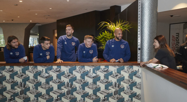katie-taylor-meets-jeff-hendrick-darren-randolph-seamus-coleman-james-mcclean-and-shane-duffy-in-the-hotel-where-the-are-both-staying