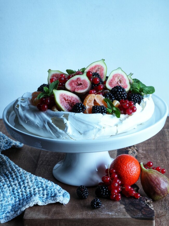 Autumnal fruit pavlova