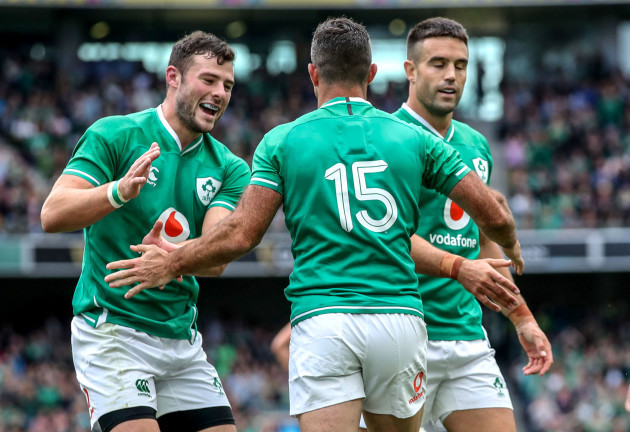 rob-kearney-celebrates-his-try-with-robbie-henshaw-and-conor-murray