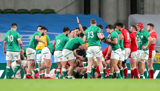 quinn-roux-celebrates-scoring-their-first-try-with-teammates