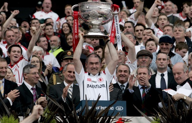 mickey-harte-holds-up-the-sam-maguire-2592005