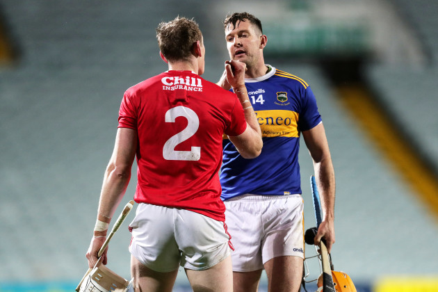 seamus-callanan-shakes-hands-with-damien-cahalane-after-the-game
