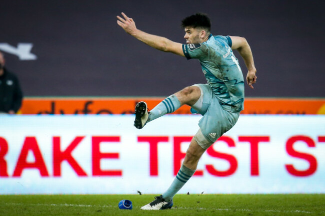 harry-byrne-kicks-a-conversion