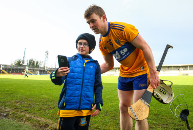 tony-kelly-with-padraig-chaplin-age-8-from-sixmilebridge