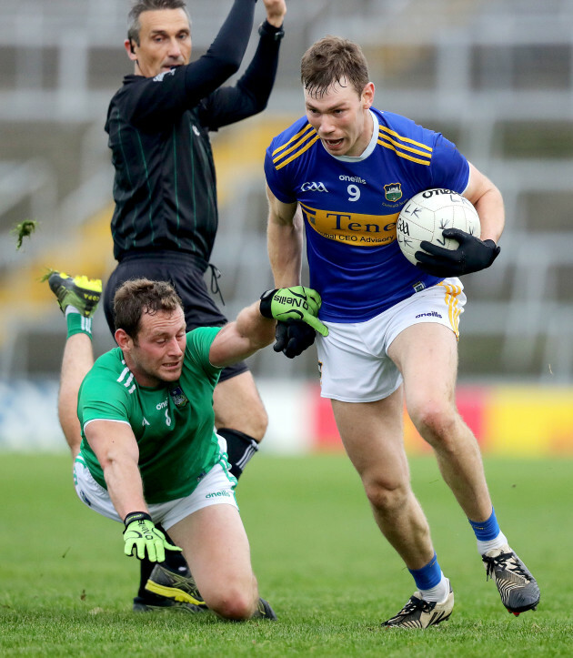 darragh-treacy-tackles-liam-casey