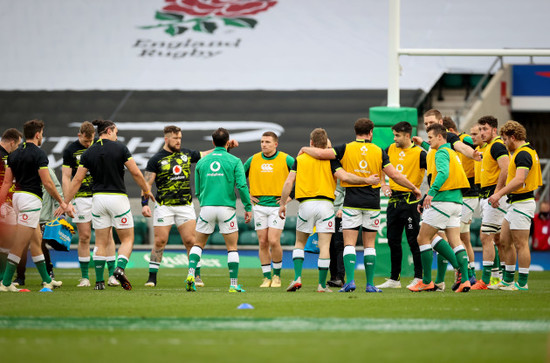 the-ireland-team-huddle-during-the-warm-up