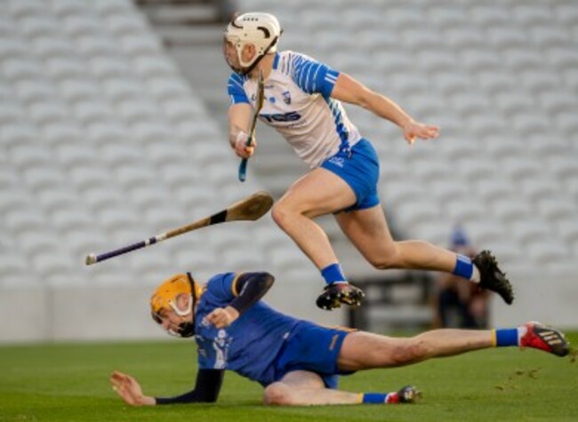 dessie-hutchinson-scores-his-second-goal-390x285