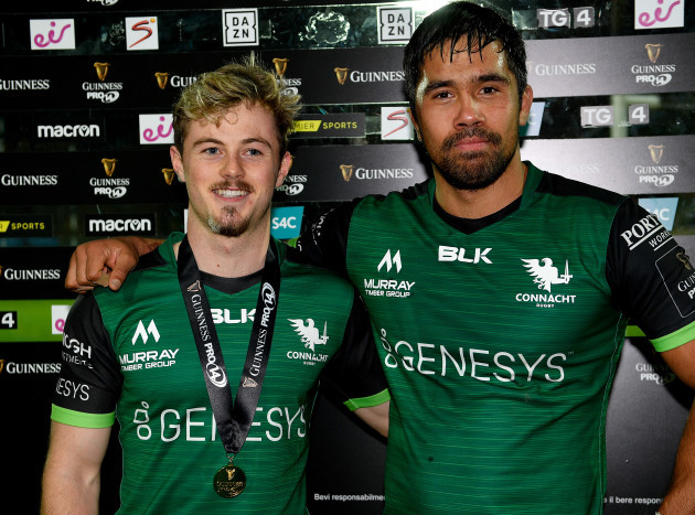 colm-reilly-receives-the-guinness-pro14-man-of-the-match-award-along-side-jarrad-butler