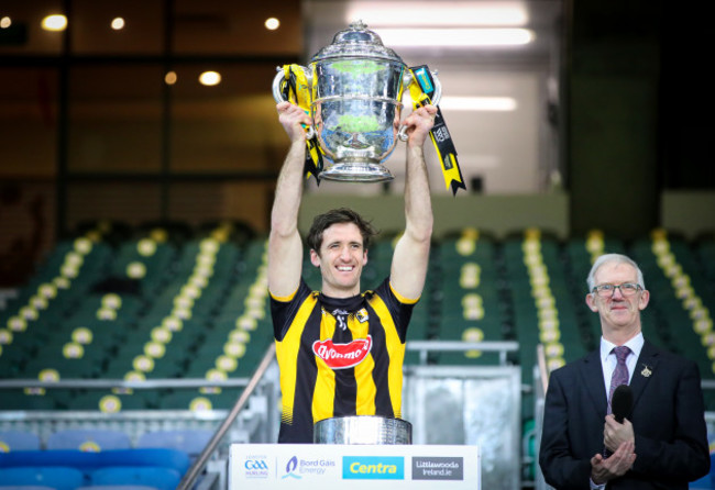 colin-fennelly-lifts-the-bob-okeeffe-cup-with-his-team-as-leinster-senior-hurling-champions