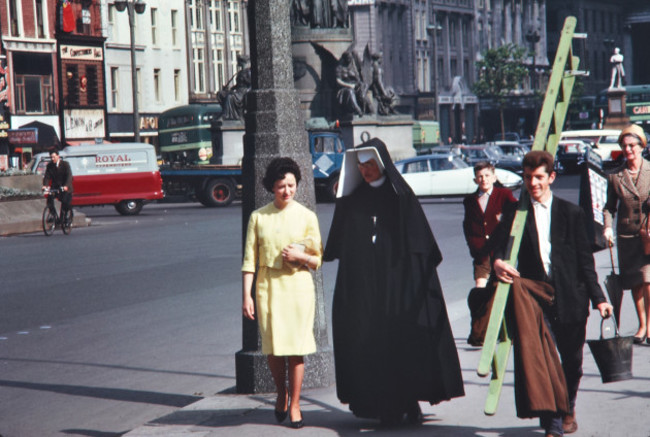 9. vtls000193904 - Pedestrians walking down O'Connell Street