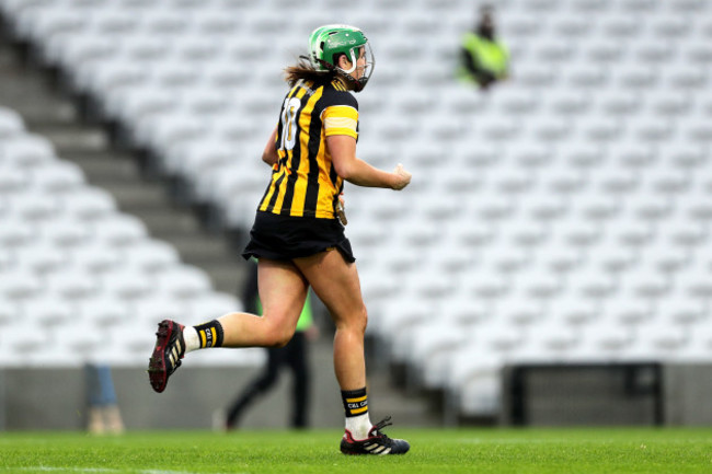 miriam-walsh-celebrates-scoring-a-goal