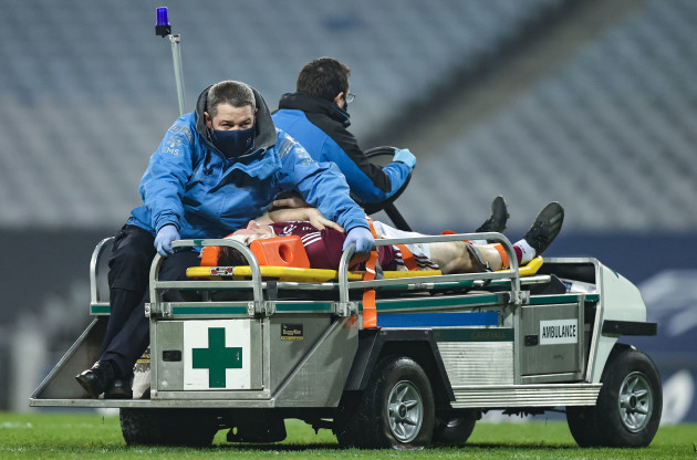 joe-canning-leaves-the-field-due-to-an-injury
