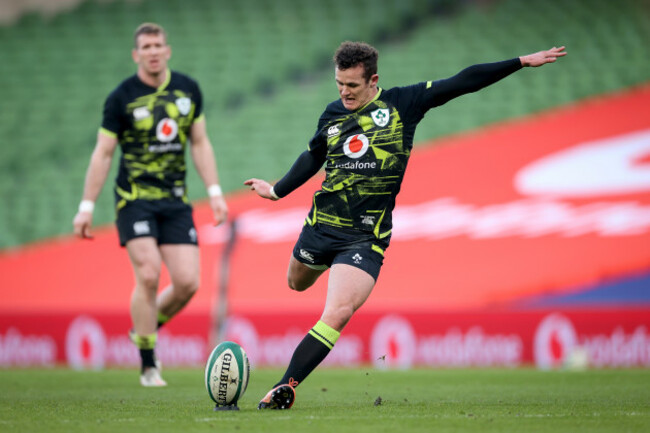 billy-burns-kicks-a-penalty