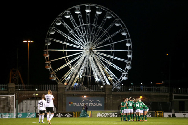 the-ireland-team-huddle-before-the-second-half