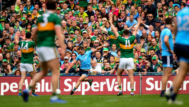 dean-rock-misses-a-late-free-to-win-the-game