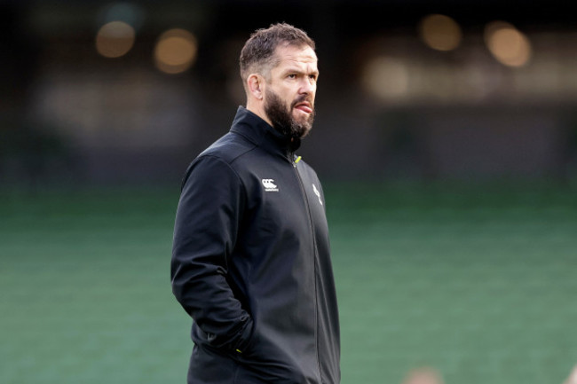 andy-farrell-during-the-warm-up